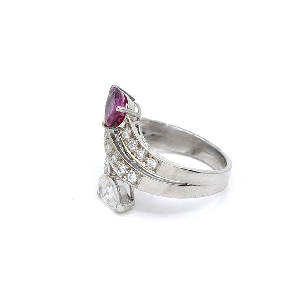Anillo En Oro 18K Blanco Con Brillantes Y Rubi Anillo En Oro 18K Blanco Con Brillantes Y Rubi