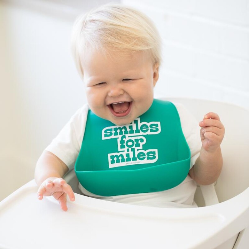 Babero de silicona con bolsillo Smile for miles