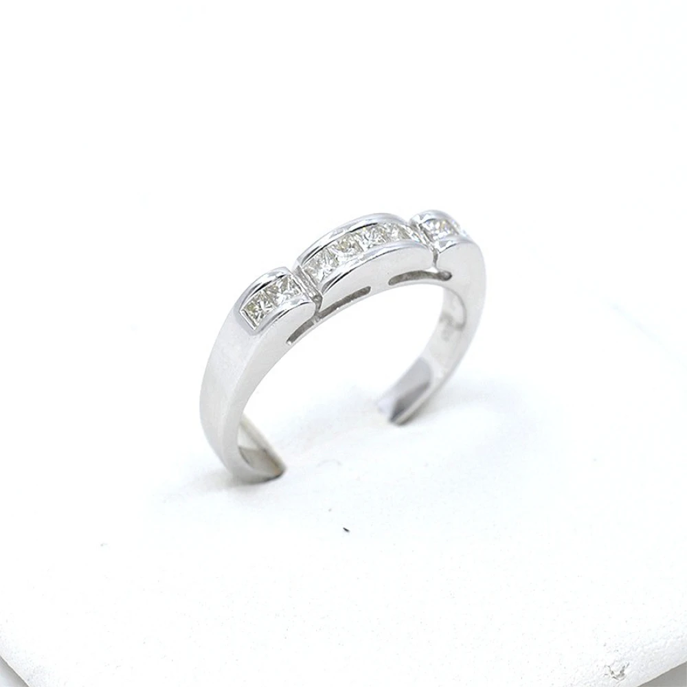 Anillo En Oro 18K Blanco Con Brillantes Anillo En Oro 18K Blanco Con Brillantes