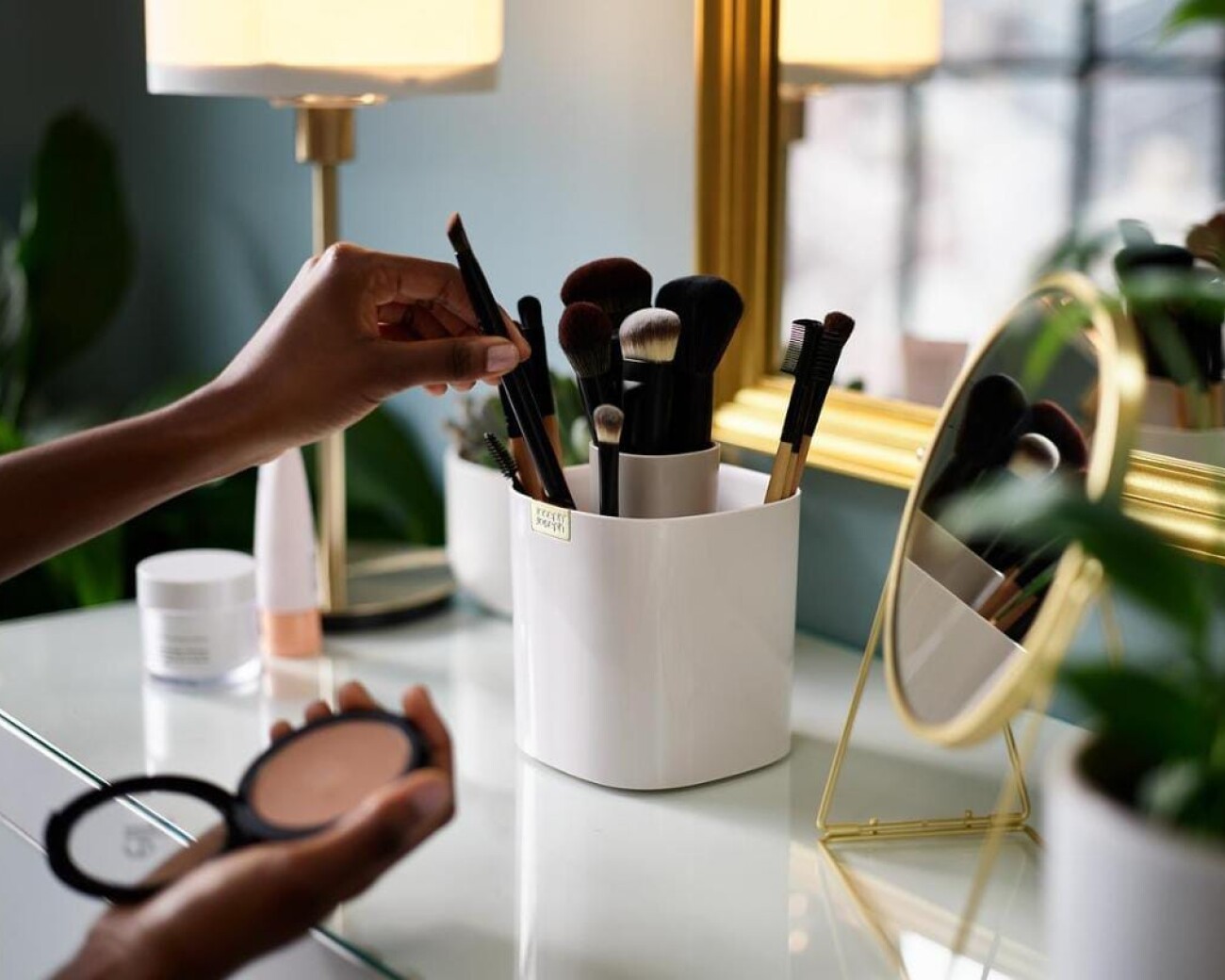 Organizador de brochas / maquillaje. Organizador de brochas / maquillaje.