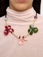 Collar Corto Flores De Resina multicolor