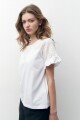 Remera combinada con broderie blanco