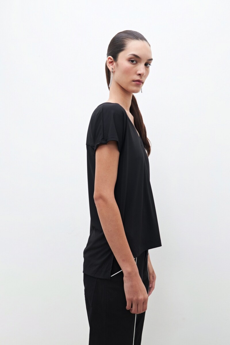 Blusa escote en V negro