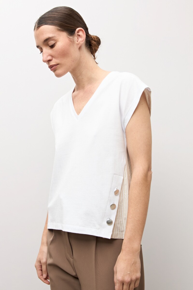 Remera combinada con botones blanco