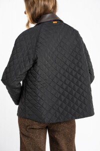 Campera Capitoneada Cuello Negro