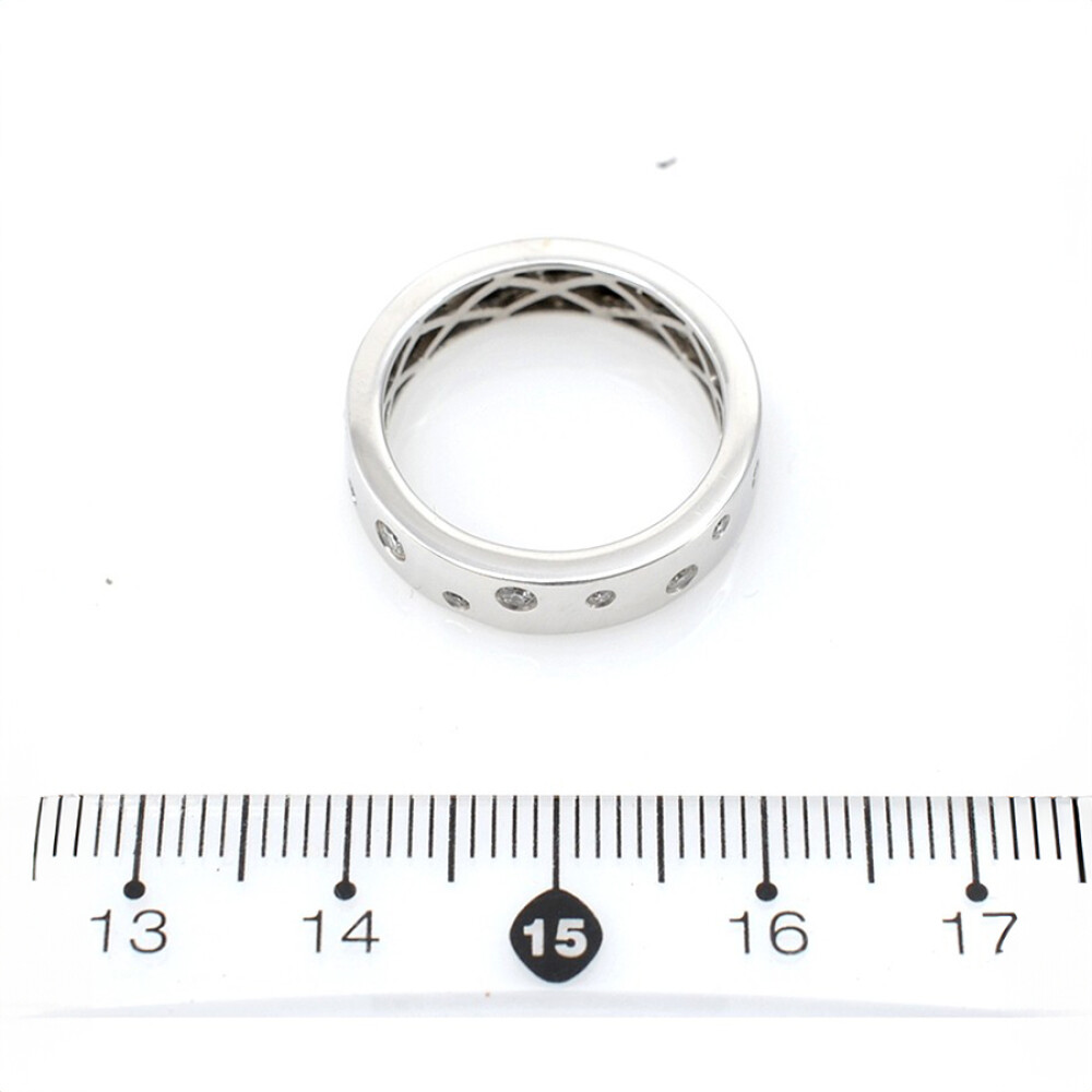 Anillo En Oro 18K Blanco Con Incrustaciones De Brillantes Anillo En Oro 18K Blanco Con Incrustaciones De Brillantes