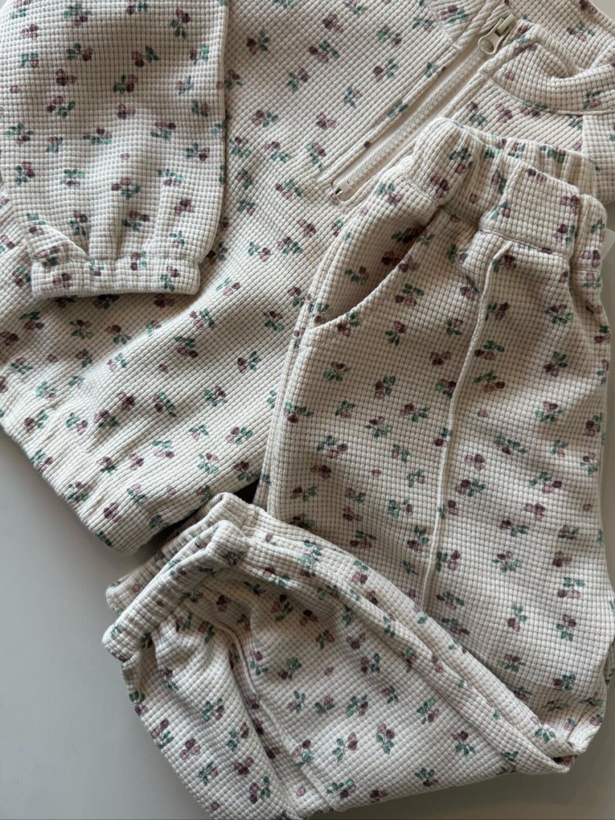 Conjunto De Buzo y Pantalon Jules Conjunto De Buzo y Pantalon Jules
