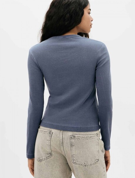 CAMISETA FEMENINA CON BORDADO AZUL