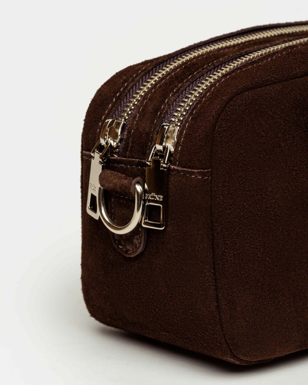 Bandolera New Eterial en Cuero Gamuza Chocolate