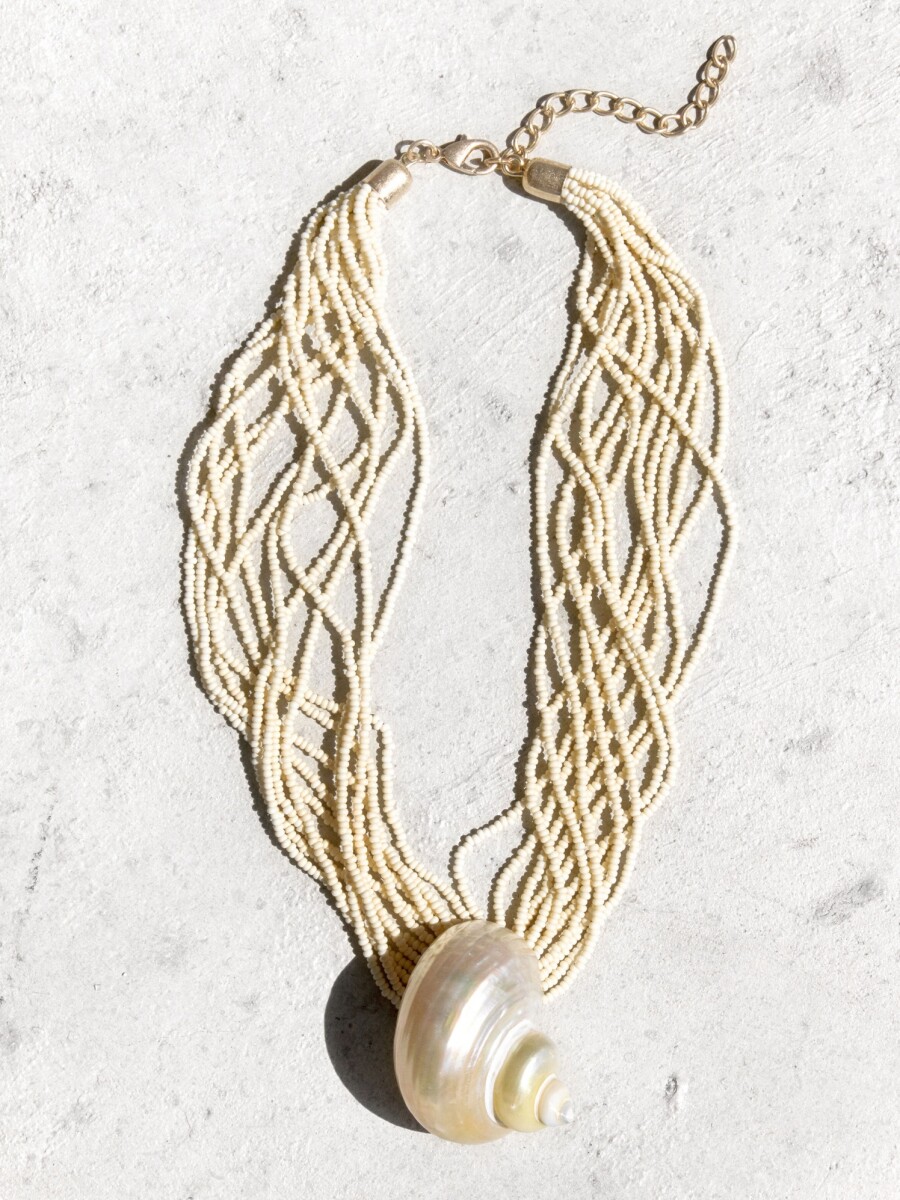 Collar Multihileras Con Concha blanco