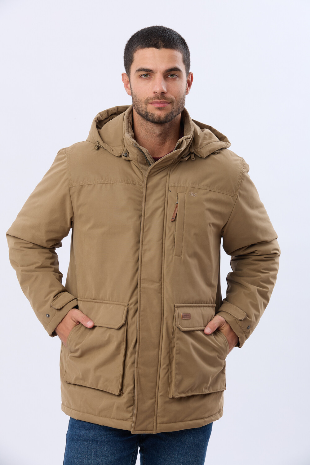 CAMPERA CON CAPUCHA DESMONTABLE Beige