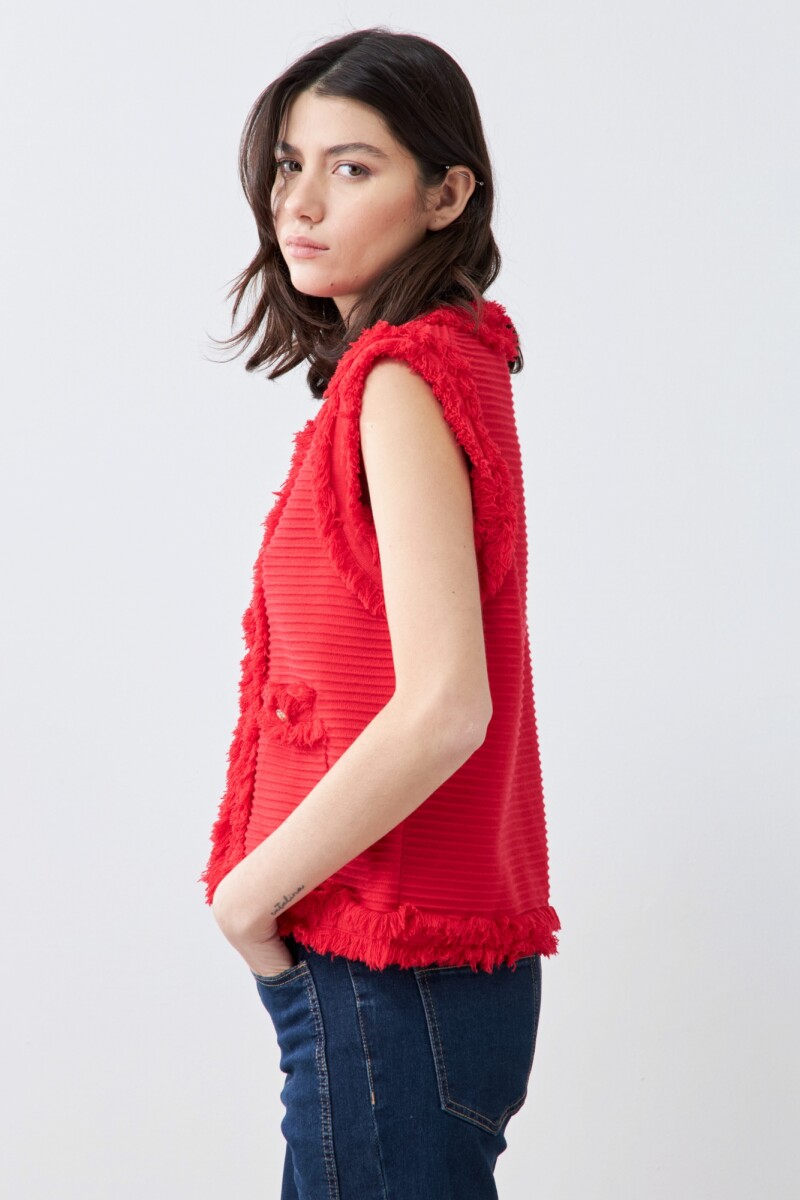 Chaleco tejido con desflecado rojo