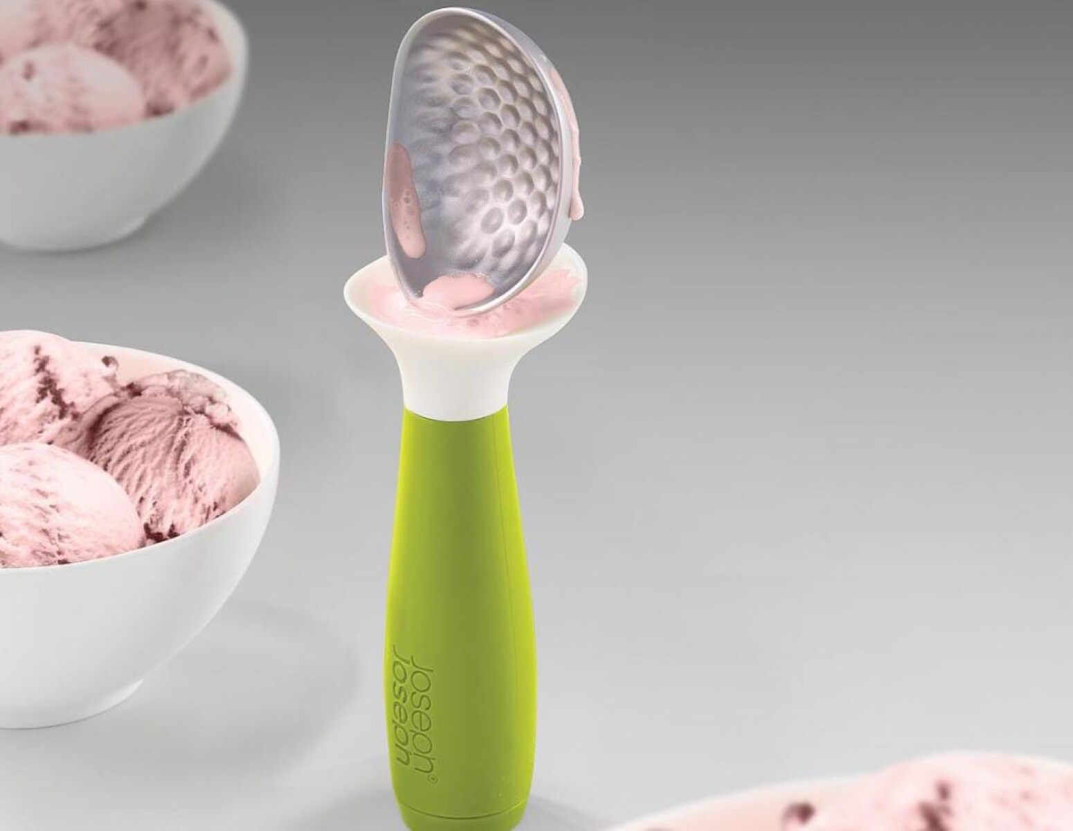 Cuchara para helado con sistema antigoteo. 