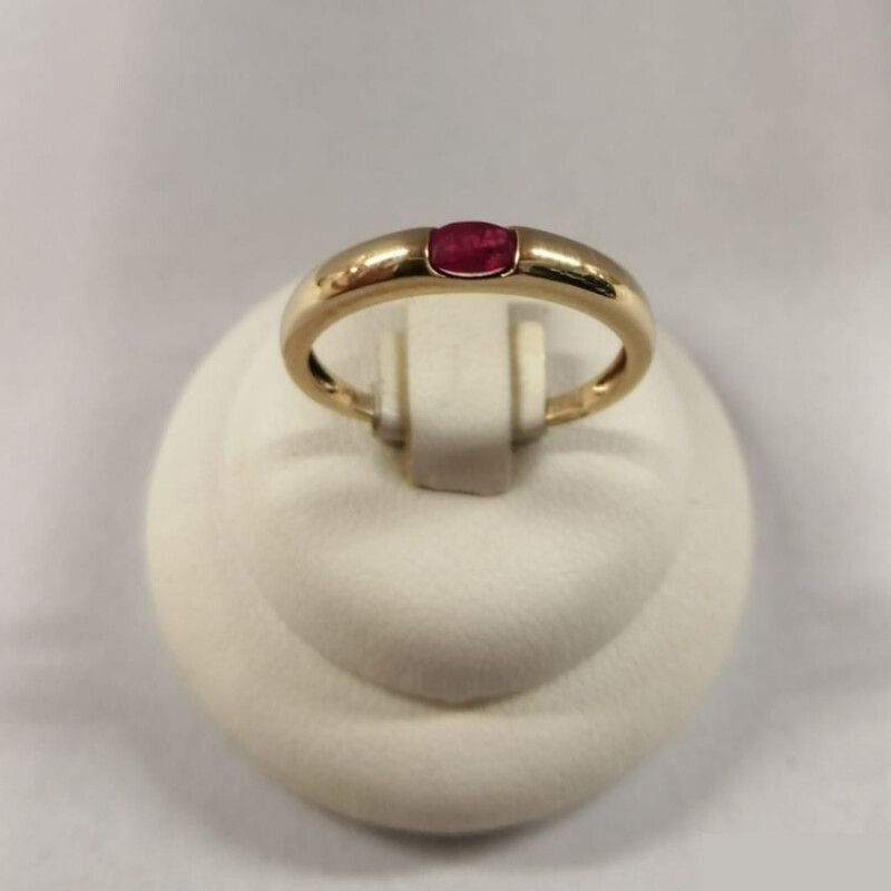 Anillo estilo cartier en oro 9Kt. con Rubi Anillo estilo cartier en oro 9Kt. con Rubi