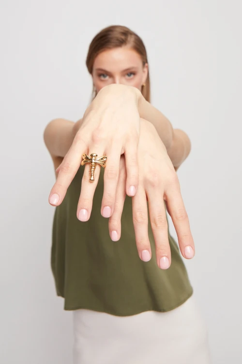ANILLO LIBELULA DE ALEACIÓN DE METALES BAÑADA EN ORO 18K Anillo