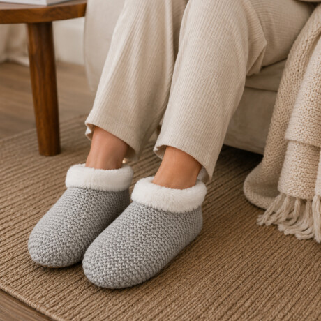 Pantuflas tejidas con corderito Gris