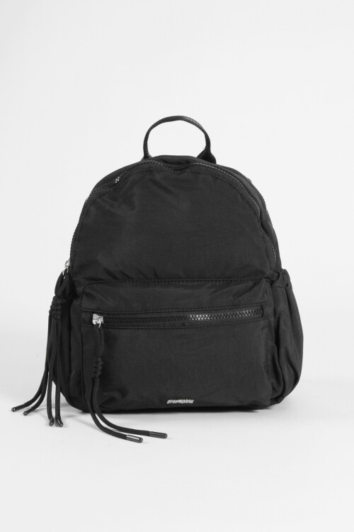 Mochila mediana cierres con strap carry negro