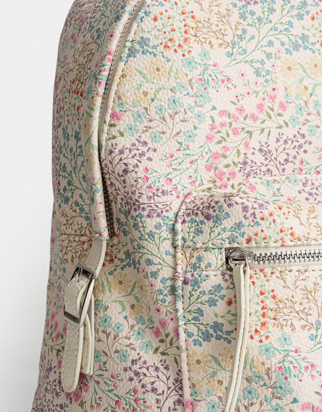 Mochilas Urbanas Mochila Texturada Con Charm - Estampado Flores