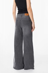 Jean Nyra Gris Oscuro