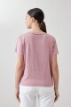 Remera con tachas rosa pastel