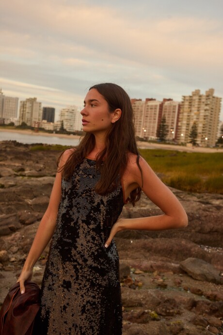 Using Dress Negro