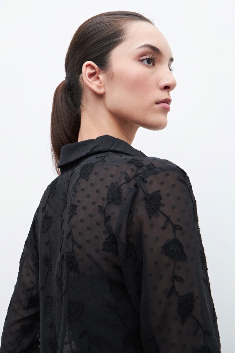 Camisa plumetti bordado floral negro