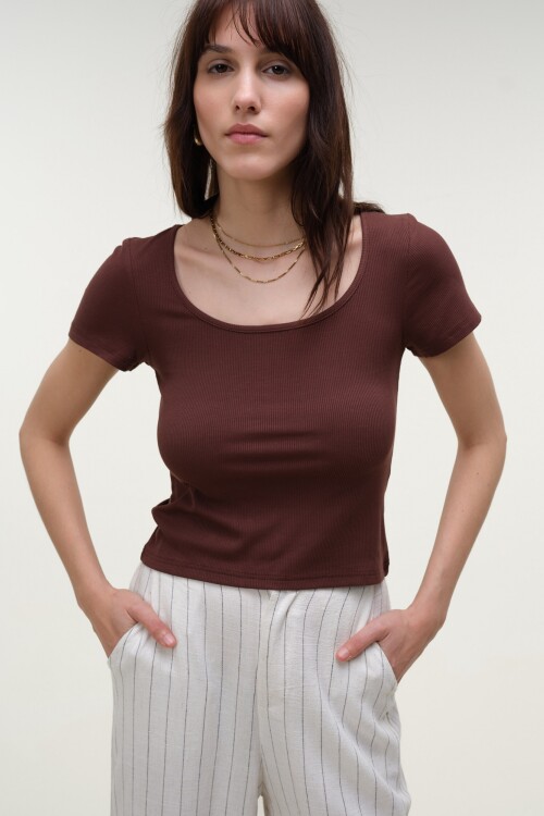 Remera Cropped Rib Marron