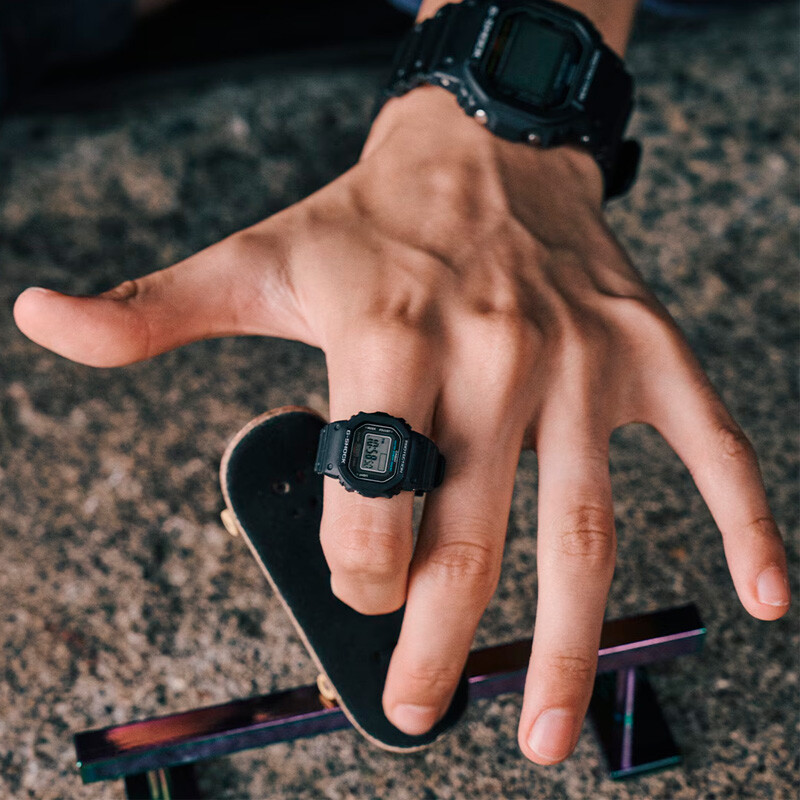 Anillo G-Shock Casio Reloj Digital Unisex DWN-5600-1DR Anillo G-Shock Casio Reloj Digital Unisex DWN-5600-1DR