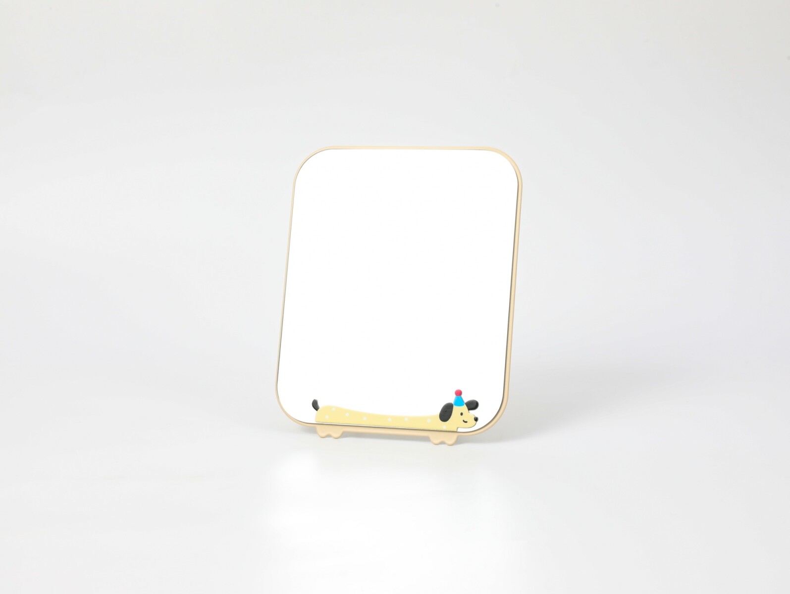 ESPEJO DE MAQUILLAJE CUADRADO MINIMALISTA (PERRO SALCHICHA BEIGE) 