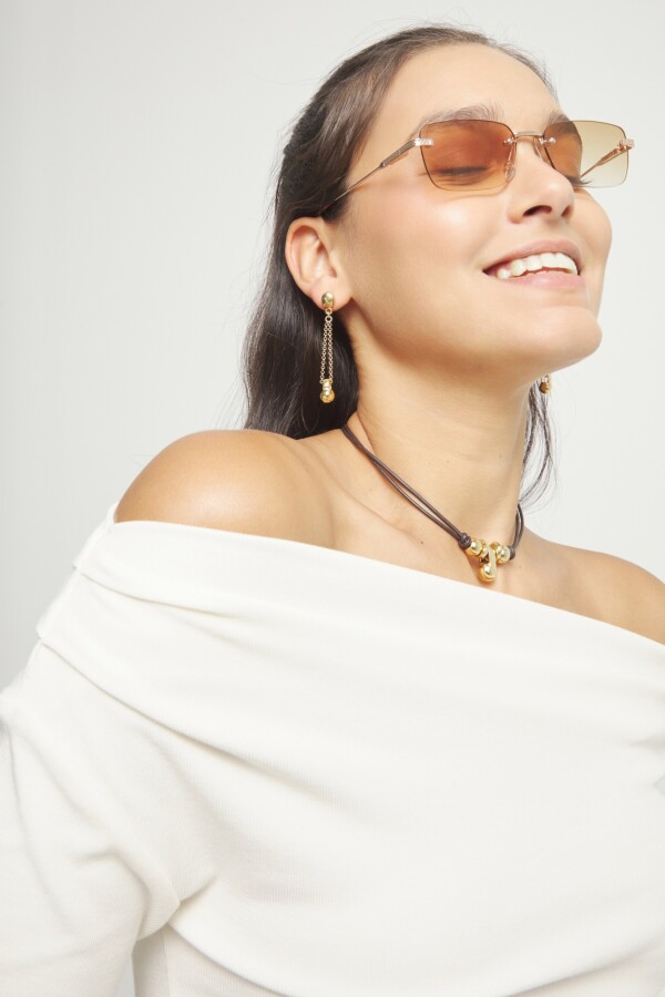 PENDIENTES DE ALEACIÓN DE METALES BAÑADOS EN ORO 18K CON CADENA LARGA Y DETALLE DE BOLA Pendiente