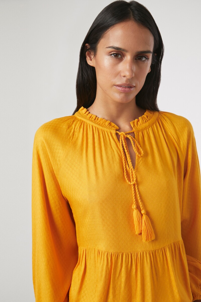 Blusa campesina con borla ocre