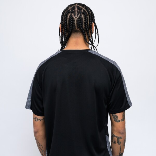 REMERA VIVE Umbro Hombre 025