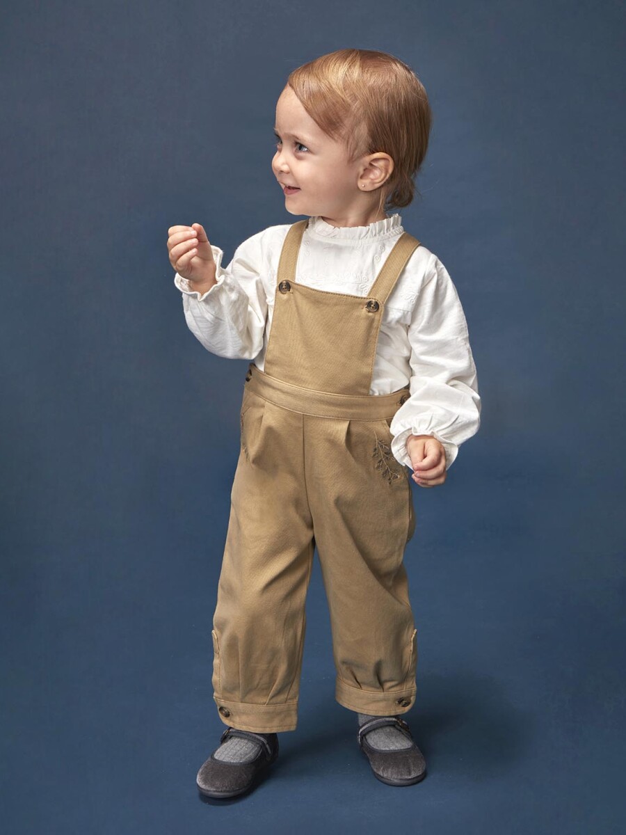 Peto Con Bordado Camel