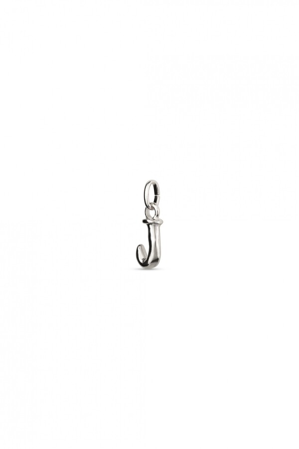 CHARM DE ALEACION DE METALES BAÑADO EN PLATA DE LEY CON FORMA DE LETRA J CON ARGOLLA Charm