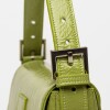 Cartera al hombro Signature en cuero charol Moss