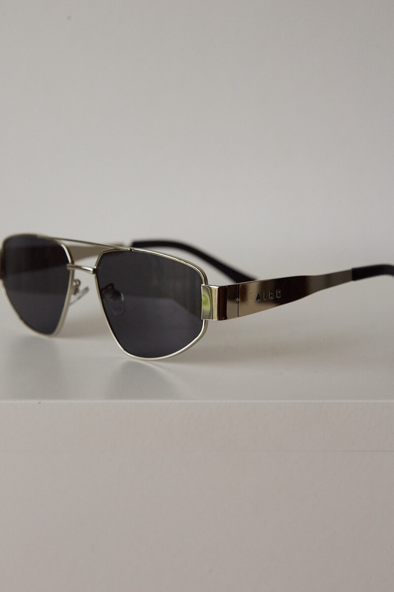METAL TRIANGLE SUNNIES - SILVER/BLACK 