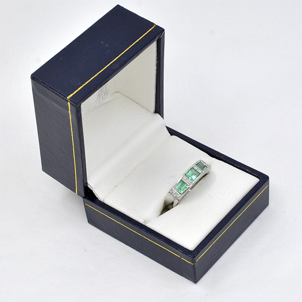 Anillo Oro Blanco 18K Brillantes Y Esmeralda Anillo Oro Blanco 18K Brillantes Y Esmeralda