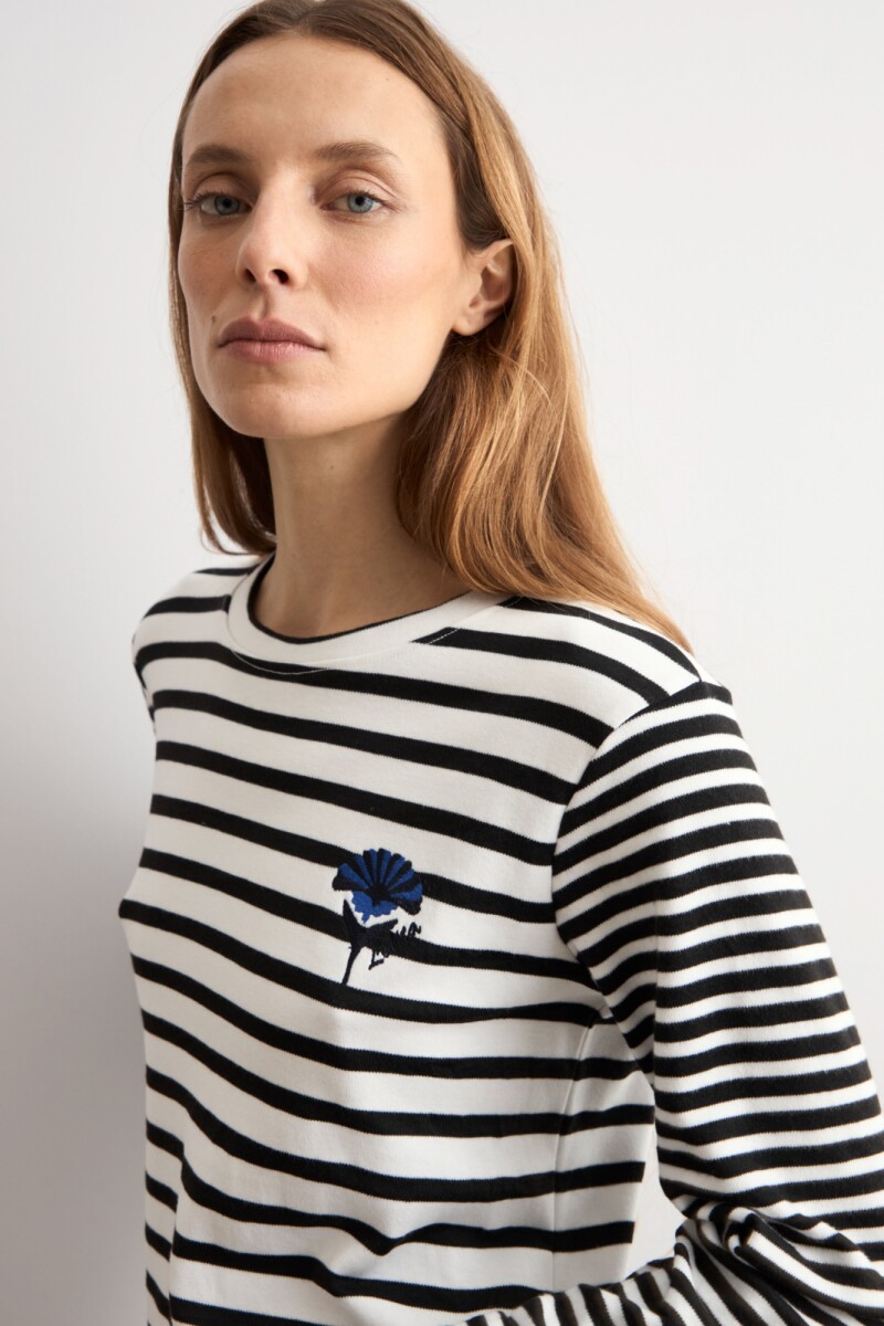 Remera rayada negro