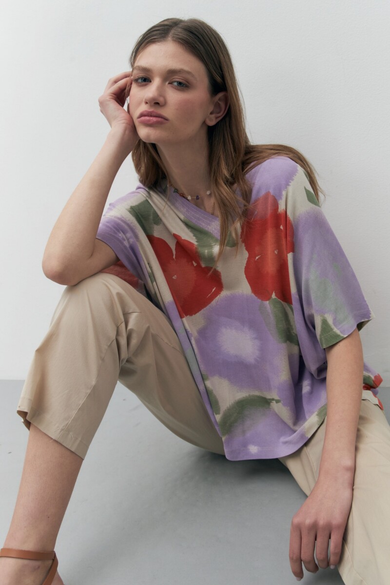 Remera con estampa floral multicolor