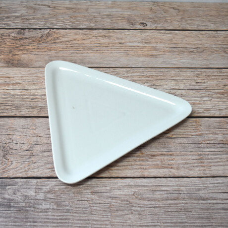Plato triangular de cerámica blanca Plato triangular de cerámica blanca