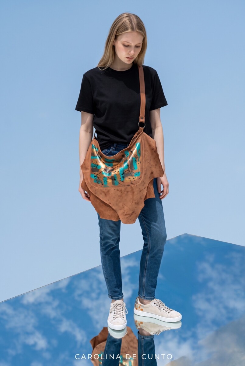Cartera De Cuero AMA Terra Con Arte Y Mango Regulable 