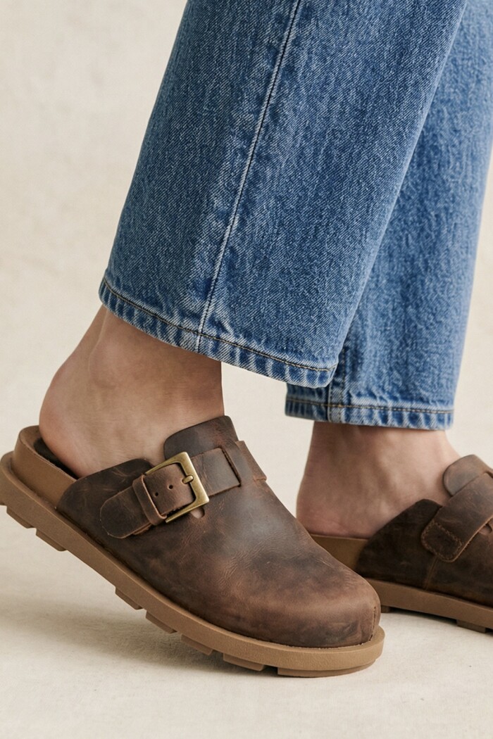 Zueco Cuero Chocolate