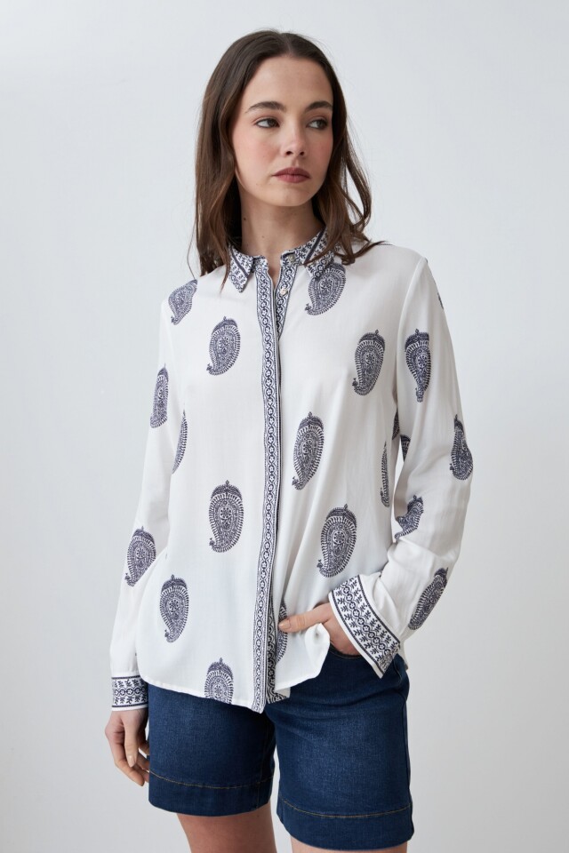 Camisa con estampa arabescos azul marino