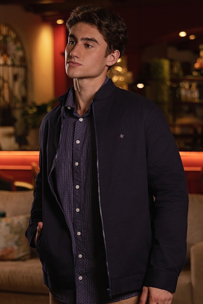 Campera de Sarga. Negro