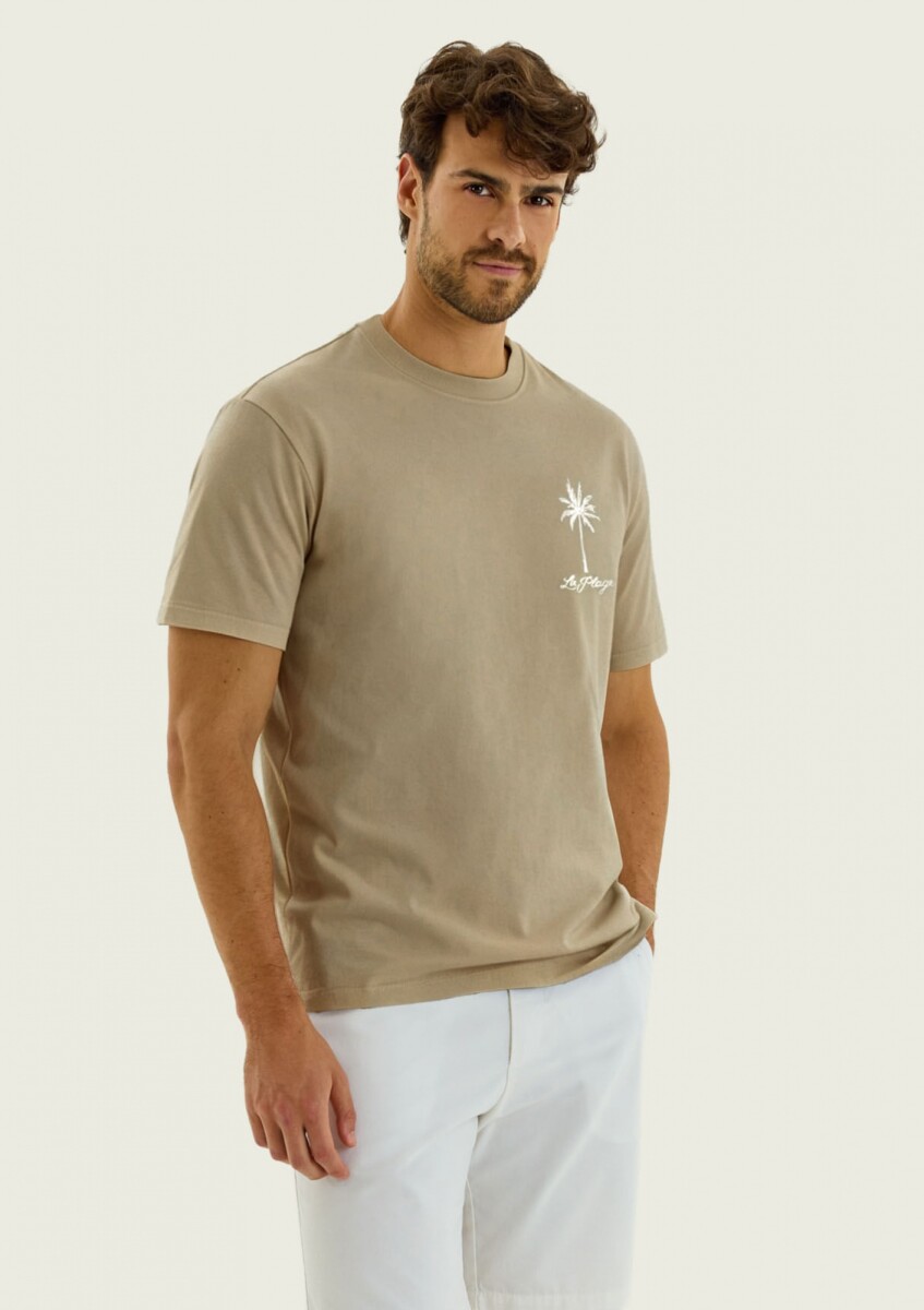 CAMISETA CON ESTAMPA MODELO REGULAR - VERDE 