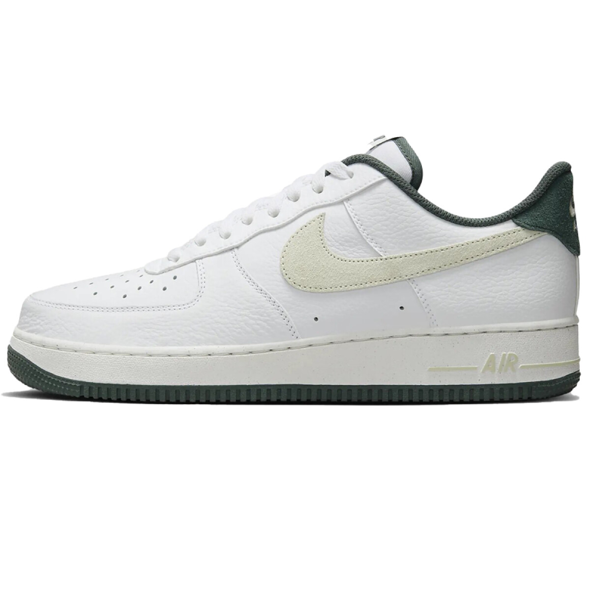 NIKE AIR FORCE 1 '07 LV8 