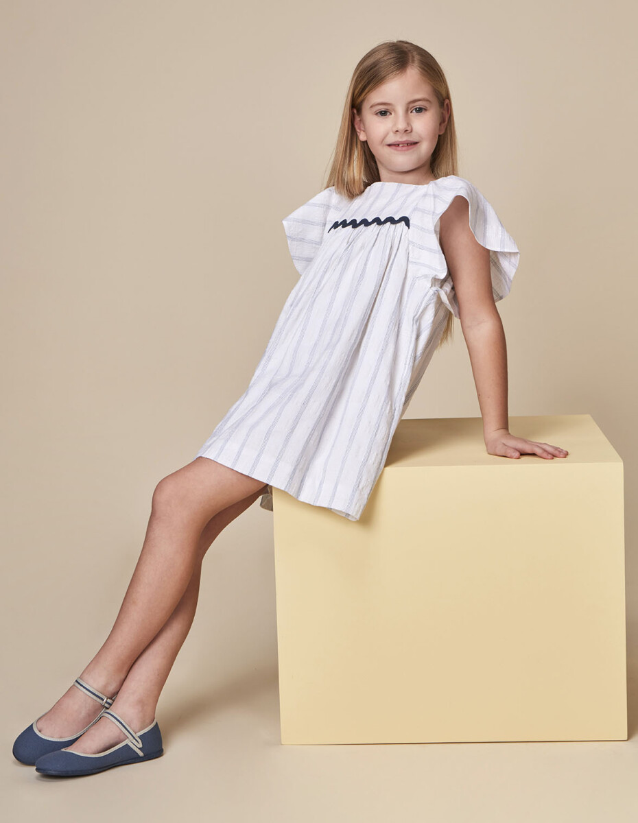 Vestido De Rayas Con Detalle De Ondas - Blanco 