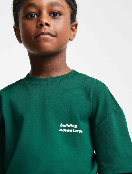 CAMISETA INFANTIL CON ESTAMPA VERDE