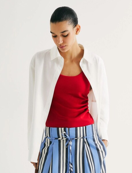 MUSCULOSA EN TELA ACANALADA CON PLIEGUES LATERALES ROJO