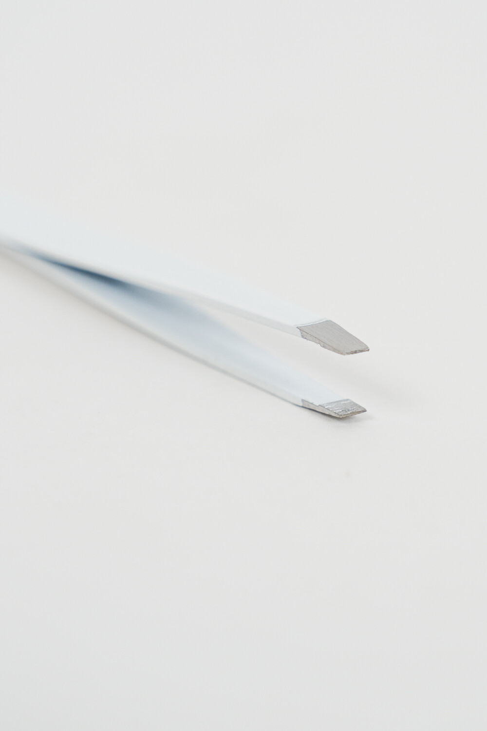 Pinza De Cejas Bato Blanco